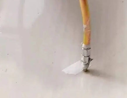 市南瓷砖空鼓维修公司专业解答在瓷砖铺贴过程中，如果使用的砂料过粗（如全部使用了粗砂），可能会导致以下问题