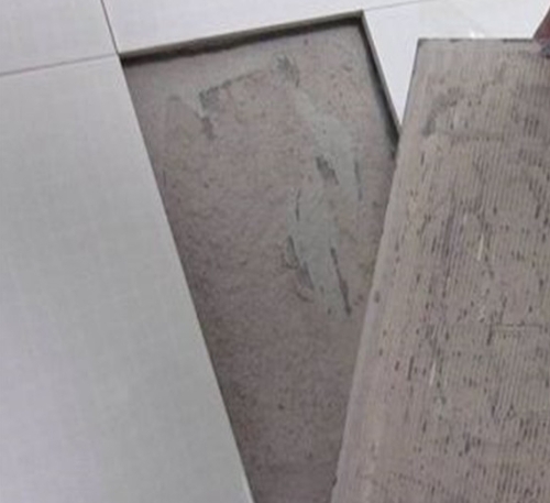 市南瓷砖空鼓维修公司分享瓷砖铺贴时如果打浆（即涂抹在瓷砖背面和基层上的砂浆或瓷砖胶）过少，会带来以下问题